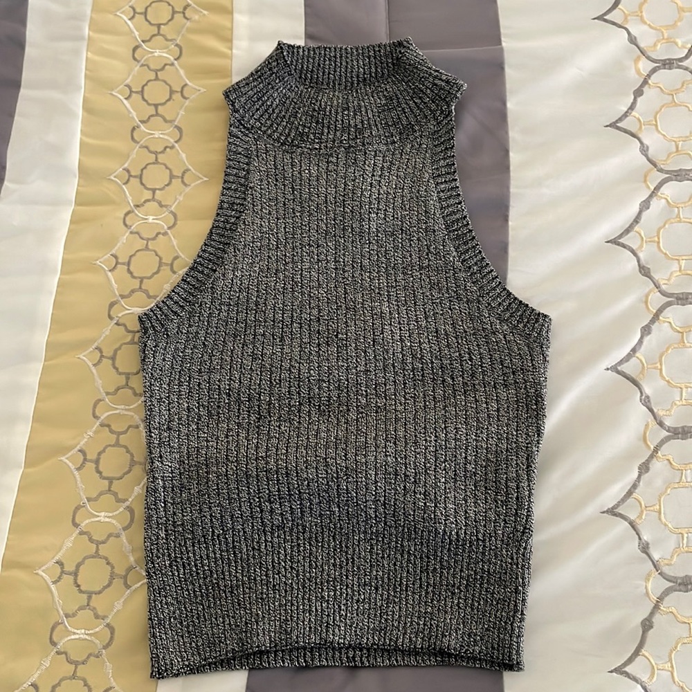 NWT Sleeveless mock neck crop top